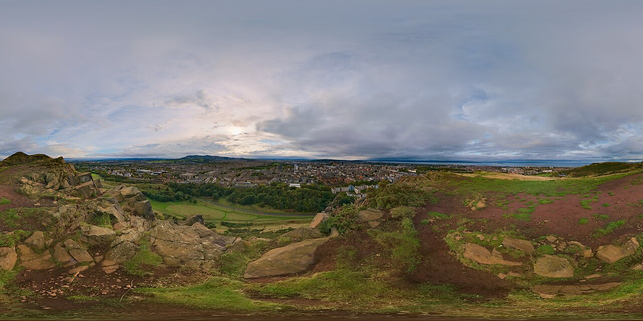 Edinburgh Weekend Guide: Royal Mile, Arthur's Seat, and Beyond the Tourist Trail